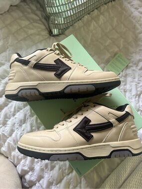OOF WHITE sneakers Cream Leather Sneakers with Black Arrow Accent.OFF